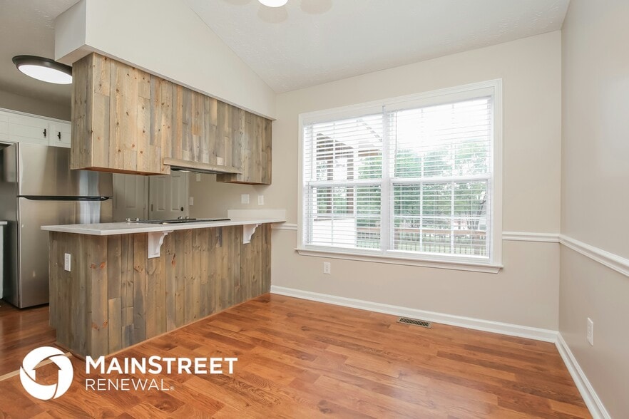 Building Photo - 187 Center St