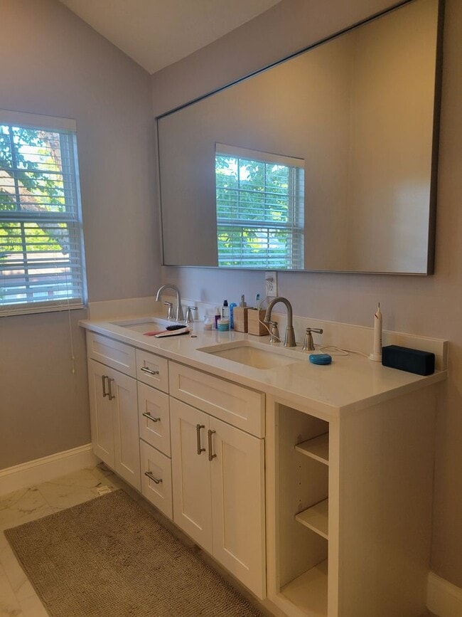 Building Photo - 4BR / 4BA Single-Family Home Near Norfolk ...