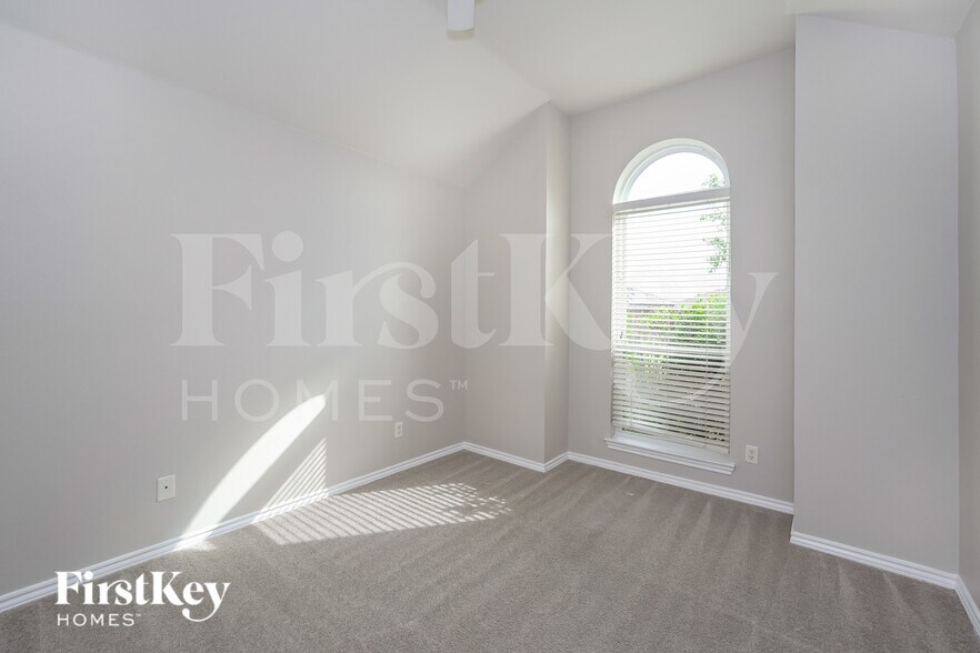 Building Photo - 101 Canterbury Dr