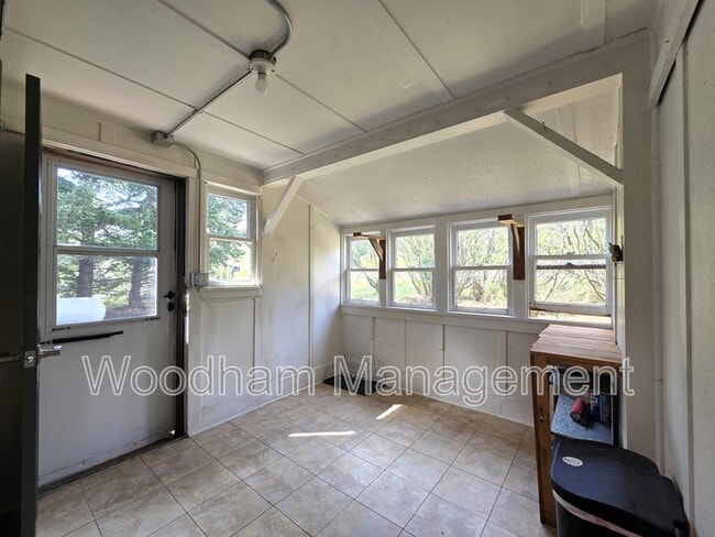Building Photo - 5782 Bridger Canyon Rd