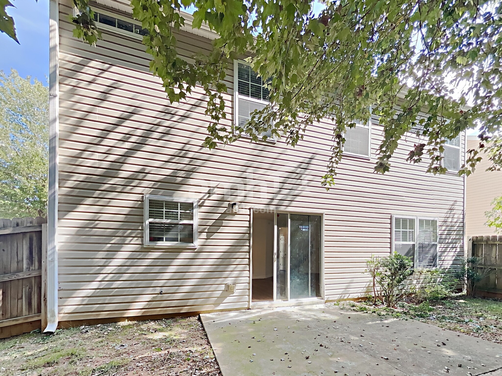 Building Photo - 330 Meadows Ln