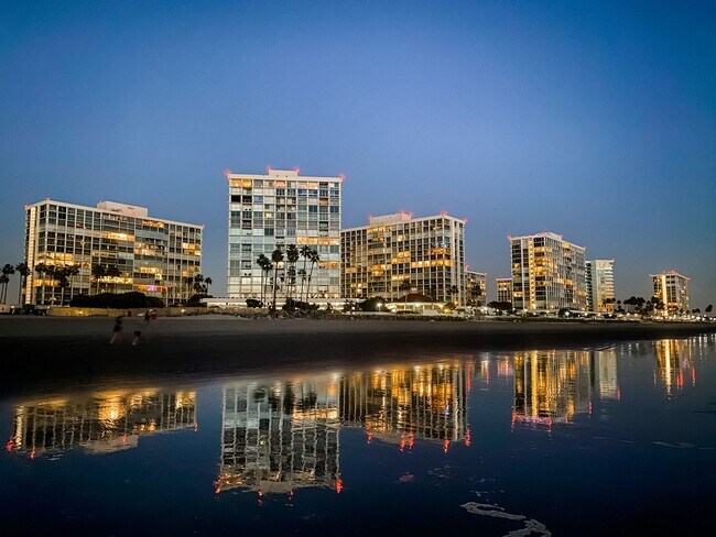 Building Photo - 1810 Avenida Del Mundo