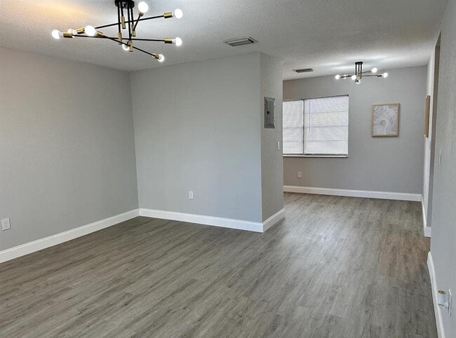 Building Photo - Southeast 7th Street, Hallandale Beach, FL 33009 - 1 BR 1 BA condo