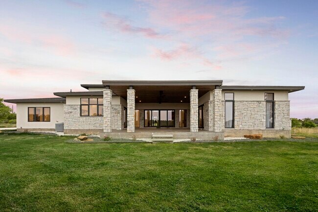 Building Photo - 368 Indian Rdg