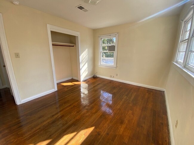 Building Photo - 3 Bedrooms, 1 Bathroom - Home in West Rome!