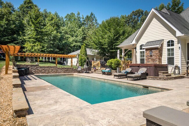 Building Photo - 246 Valley Meadow Dr