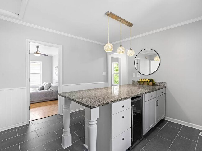 Building Photo - 1032 Moreland Ave