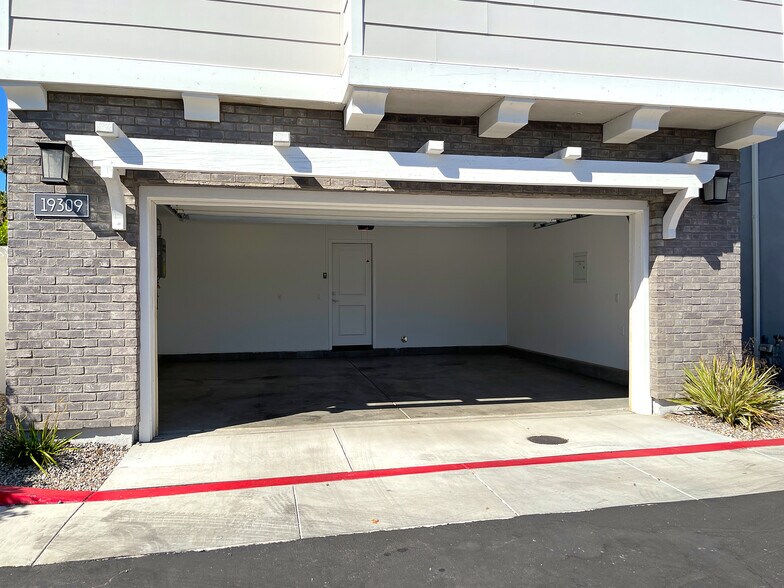 Building Photo - 19304 W Sage Ct