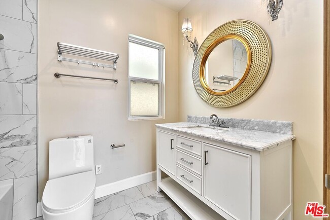 Building Photo - 823 Lorraine Blvd