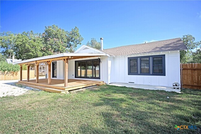 Building Photo - 456 Magazine Ave