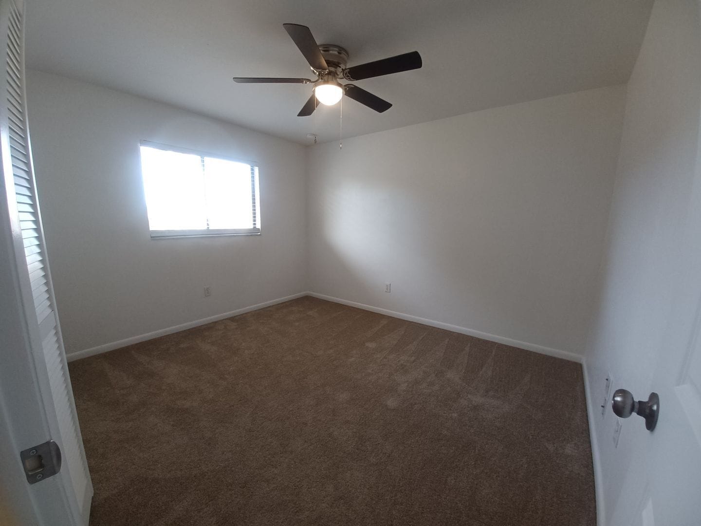 Building Photo - SECTION 8!! 3/2 With Fenced Yard!!!