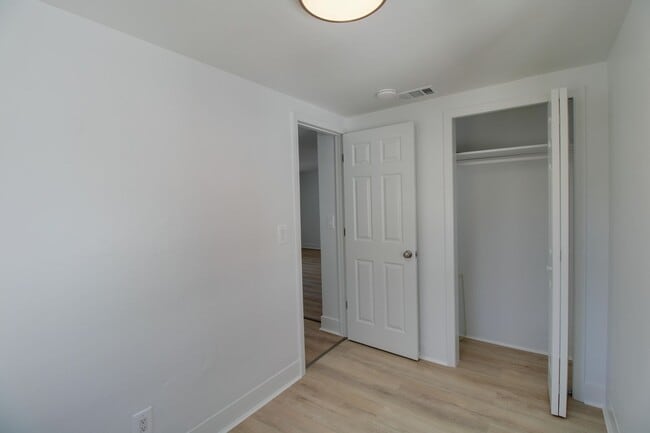 Building Photo - 236 N Oleander Ave