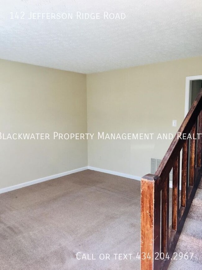 Building Photo - 142 Jefferson Ridge Rd