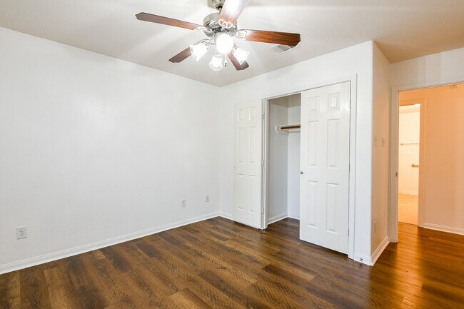 Building Photo - 712 Avenue F