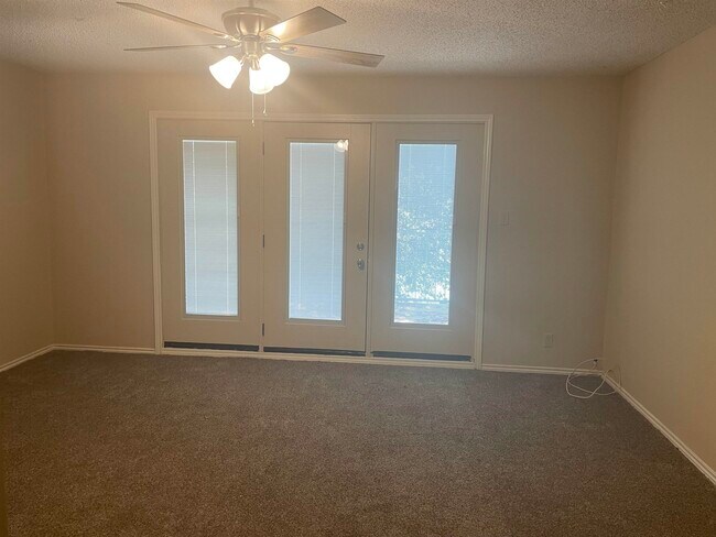 Building Photo - 100 W Village Blvd