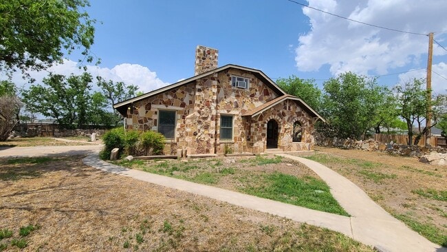 Primary Photo - Coming Soon... 4-Bedroom Home w/ Huge Lot!!