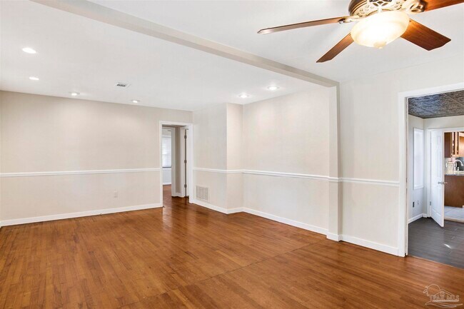 Building Photo - 525 Lakewood Rd