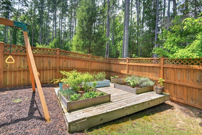 Building Photo - “5-Bedroom Home with Bonus Room & Resort-S...