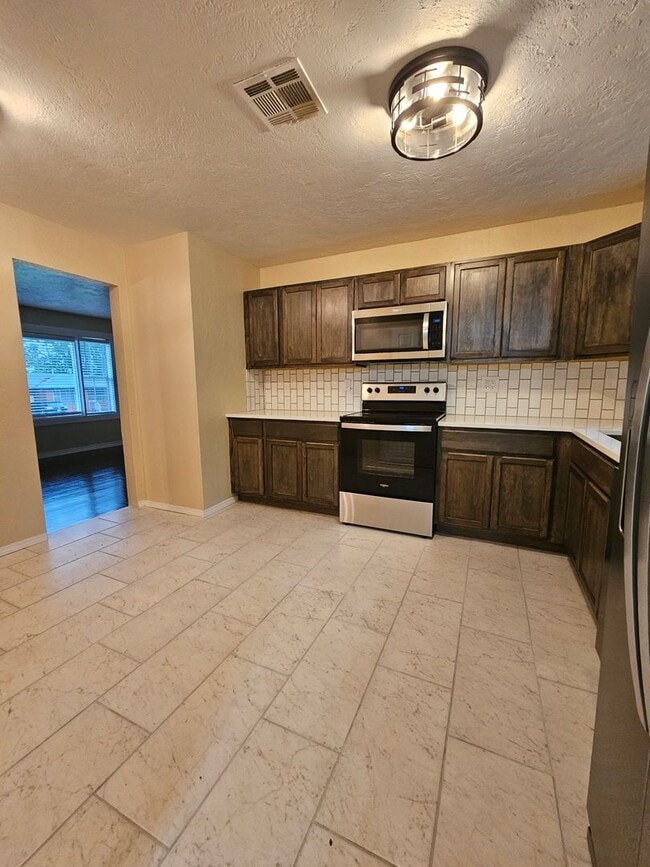 Building Photo - (4) Bed/(2) Bath Close to Campus! Avail NOW!