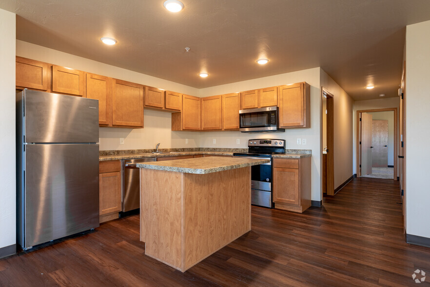 2BR, 2BA - 2F - Pineview Park Apartments