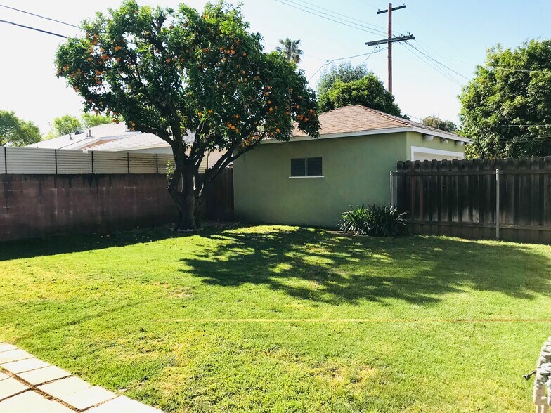 Building Photo - 6468 Zelzah Ave