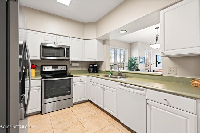 Building Photo - 225 Atlantis Cir