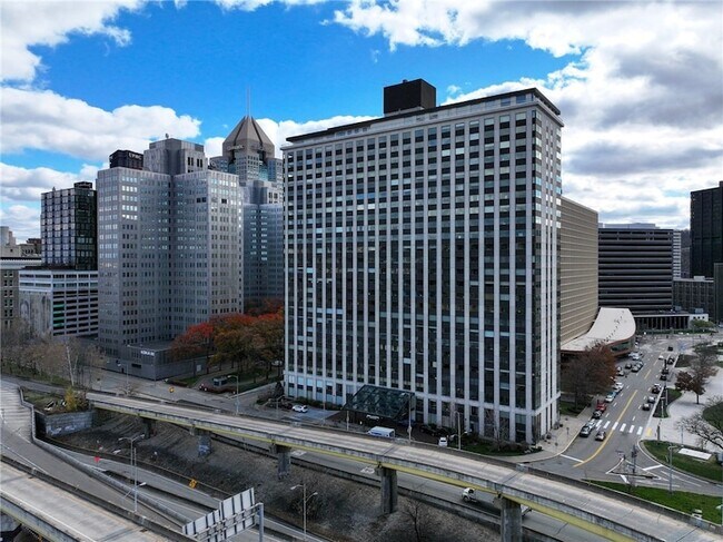 Building Photo - 320 Fort Duquesne Blvd