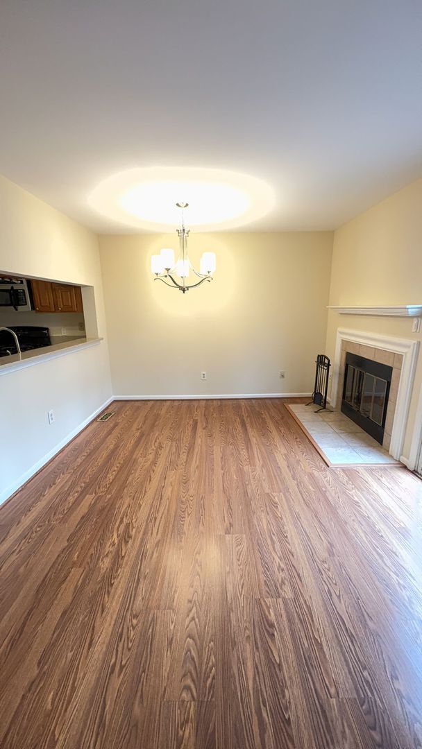 Building Photo - Two Primary Suite, Three Level Townhouse in the Pinecrest Community