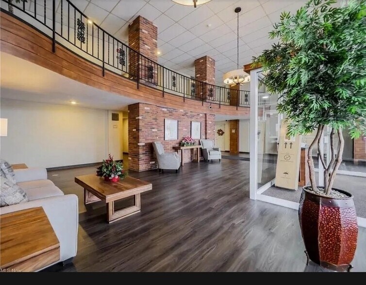 Building Photo - 3675 Clague Rd