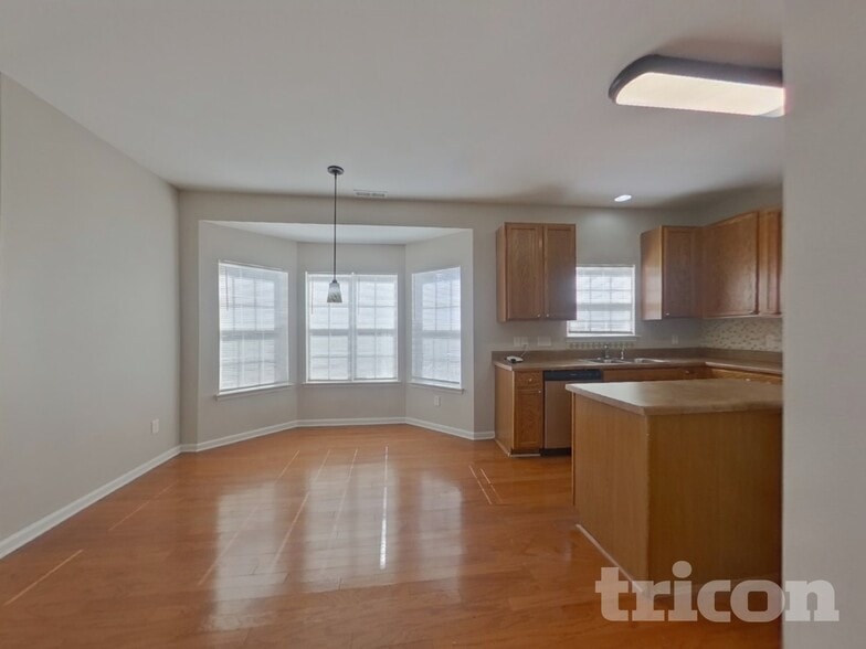 Building Photo - 1510 Peachcroft Rd