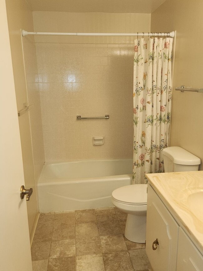 Building Photo - Very nice home w/CENTRAL AIR CONDITIONING ...