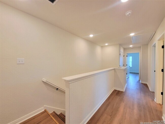 Building Photo - 10343 Lynwood Crk