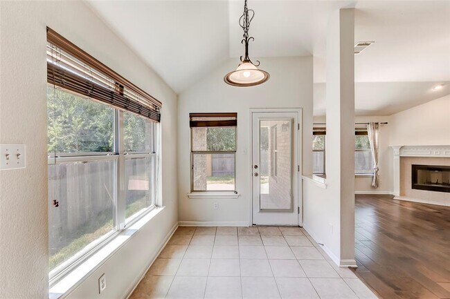 Building Photo - 15220 Fernhill Dr