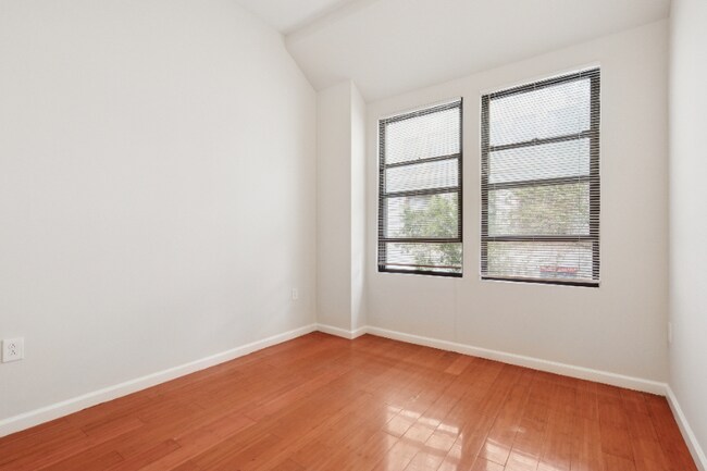 Building Photo - 1204 Chestnut St