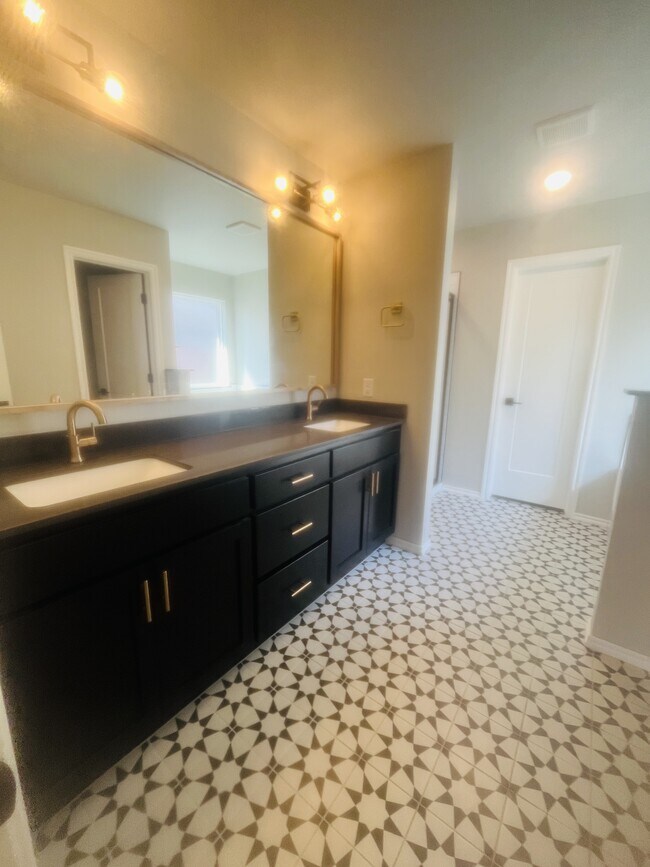 Building Photo - 8605 Ricard Dr