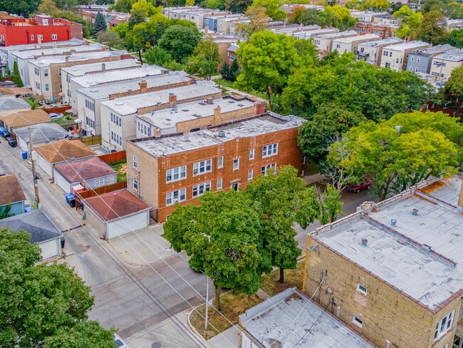 Building Photo - 3815 W Roscoe St