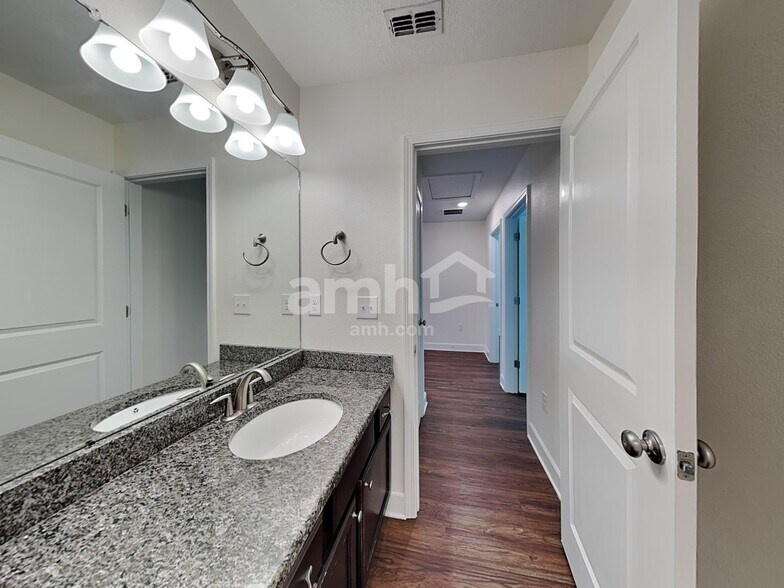 Building Photo - 4624 Birdsong Dr