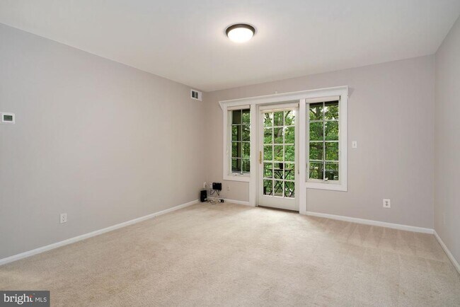 Building Photo - 5907 Kingsford Rd