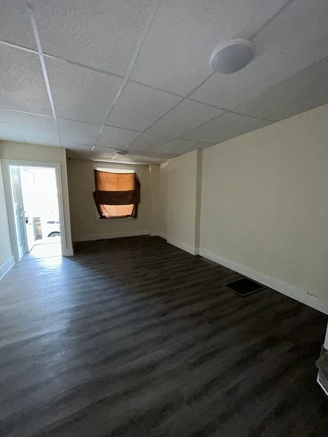 Building Photo - 510 N Hermitage Ave