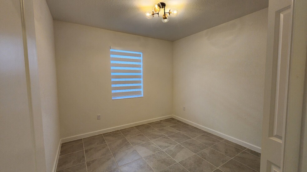 Building Photo - 2991 SE 23rd Ave