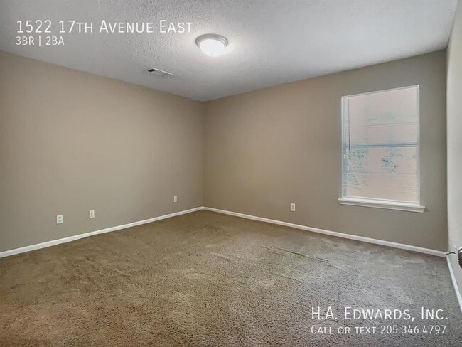 Building Photo - 1522 17th Ave E