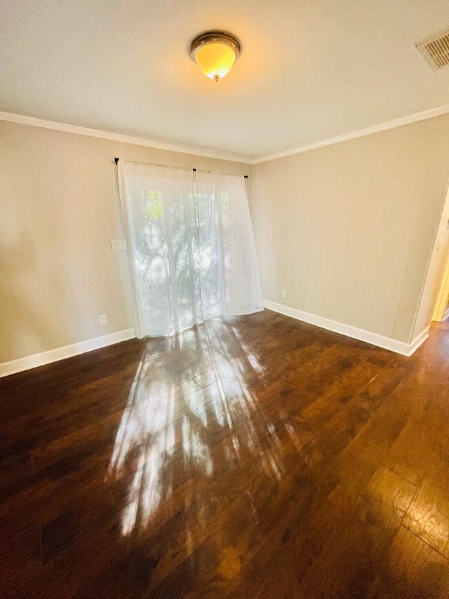 Building Photo - 3 bed 1.5 bath ranch style house *50% off the first month with a 12 month lease*