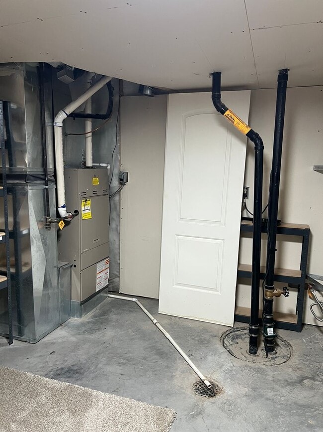 Building Photo - **$100 OFF FIRST MONTHS RENT IF A LEASE IS...