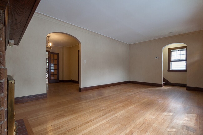Building Photo - 2642 Kendall Avenue