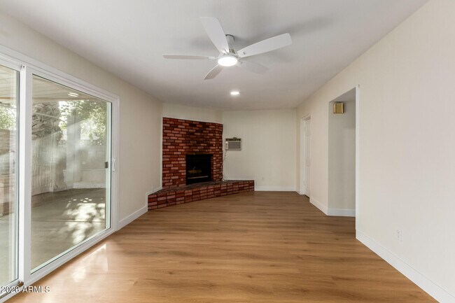 Building Photo - 2013 W San Juan Ave