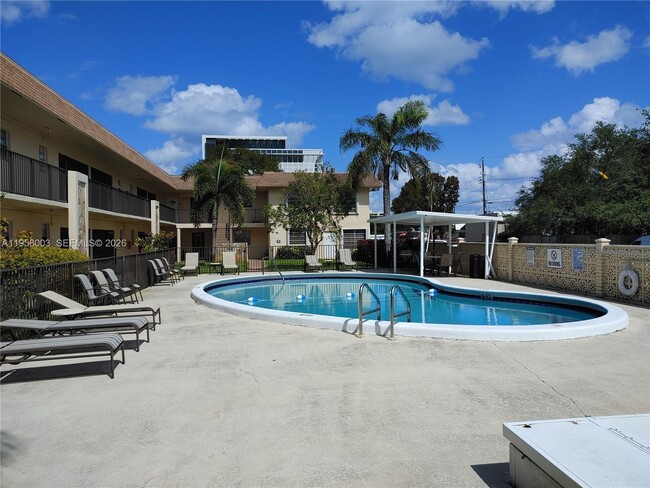 Building Photo - 421 NE 1st St