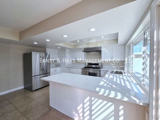 Building Photo - 926 E Bastanchury Rd