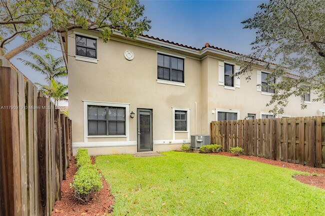 Building Photo - 9596 Town Parc Cir S