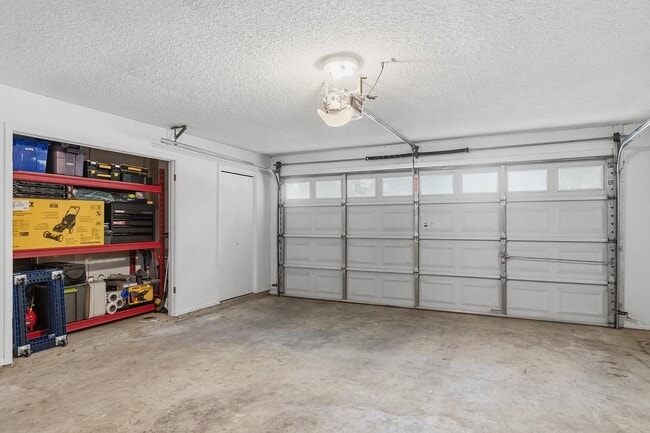 Building Photo - 21 Larkwood Ln