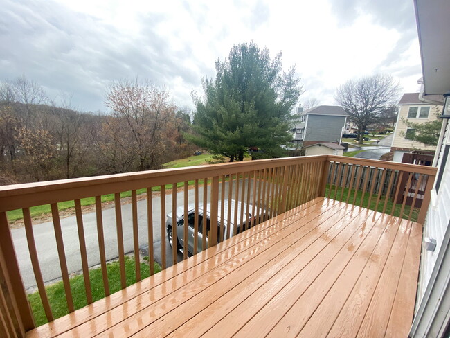 Deck - 5053 Hamilton Dr
